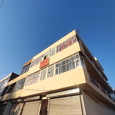 Hotel Yolo- Чандигарх Экстерьер фото