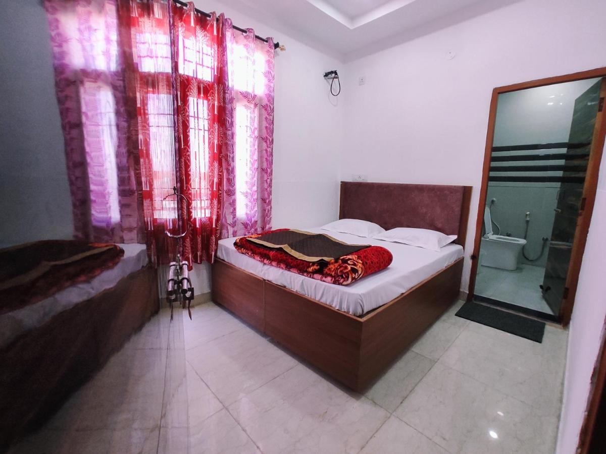 Hotel Yolo- Чандигарх Экстерьер фото