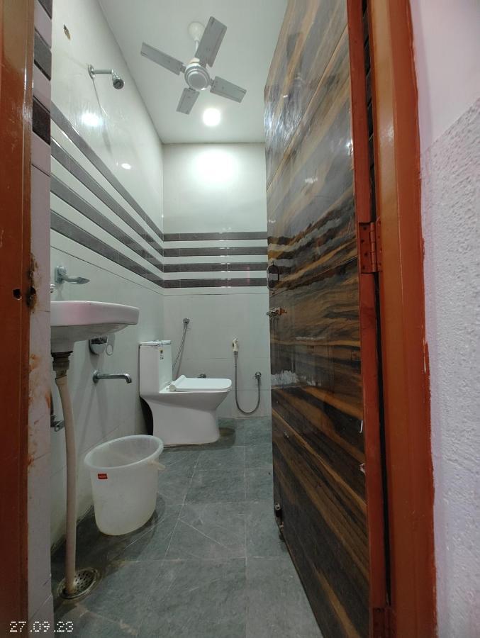 Hotel Yolo- Чандигарх Экстерьер фото