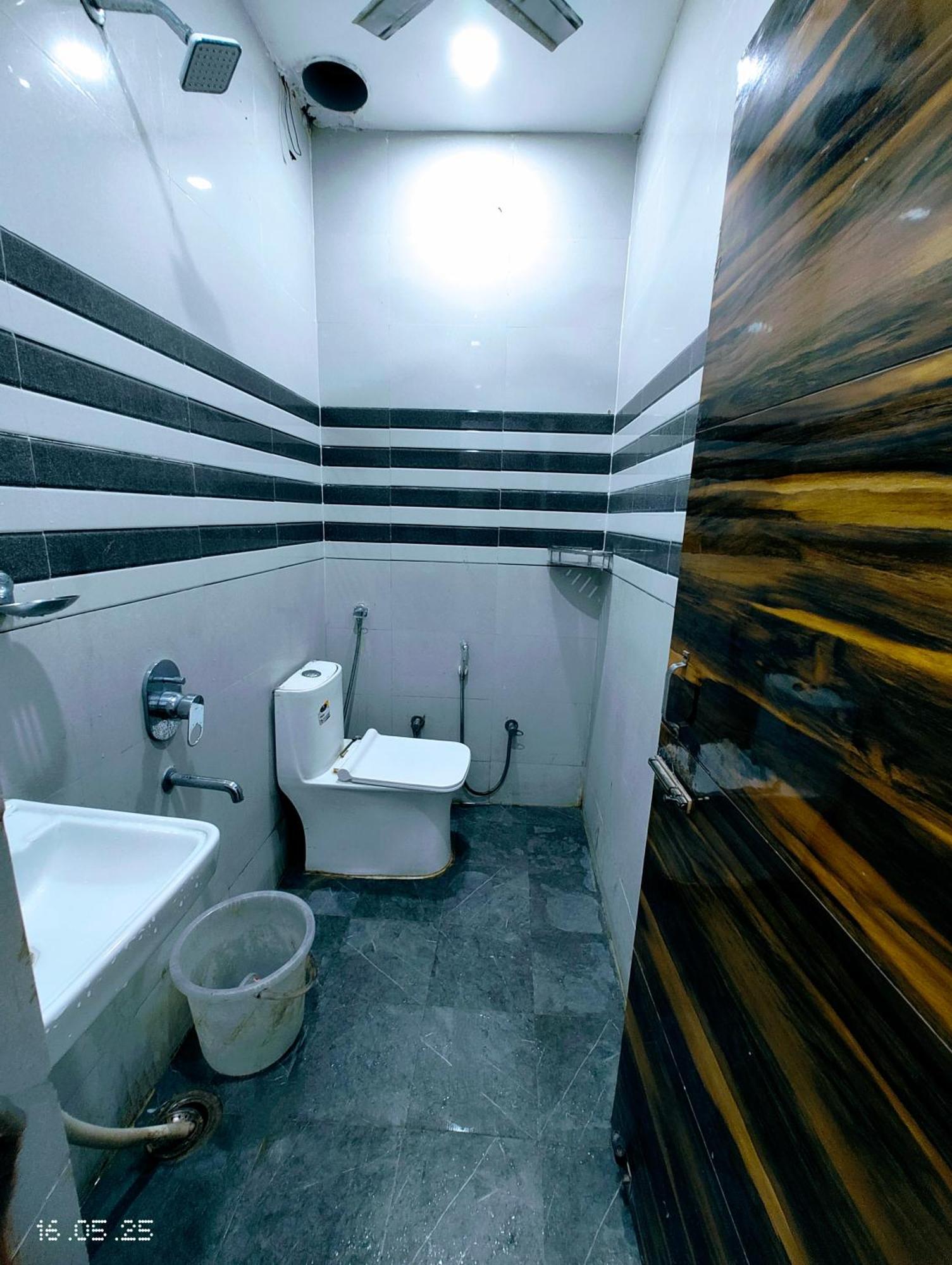 Hotel Yolo- Чандигарх Экстерьер фото